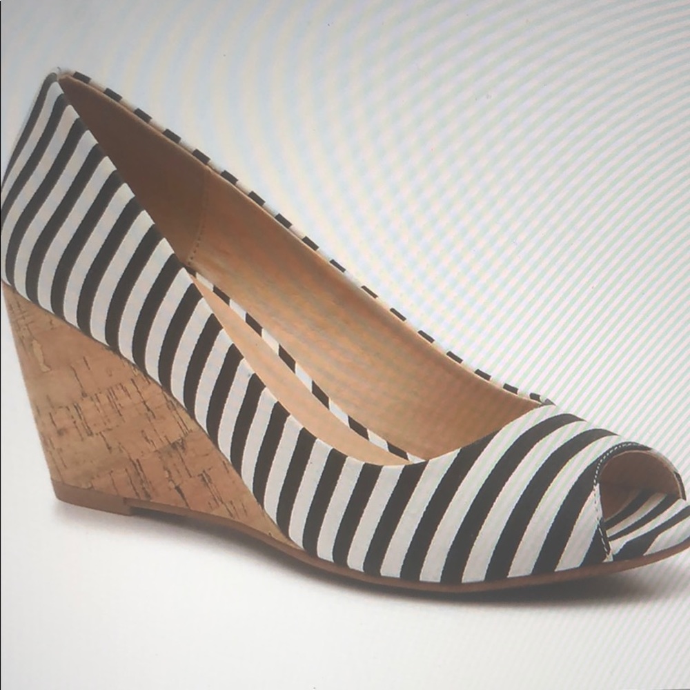 CL by Laundry Noreen Wedge Pump